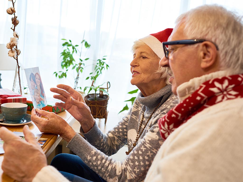 Ideas de actividades para fomentar la conexión social de nuestros mayores en Navidad
