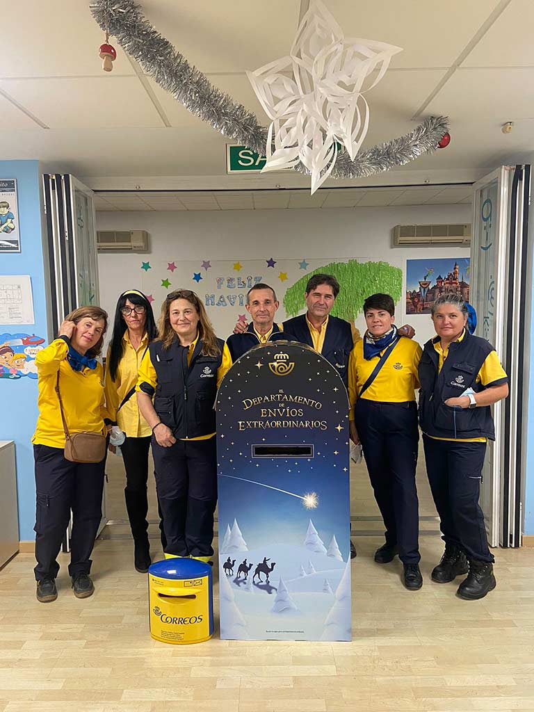 Ayer, día 4 de enero, personal voluntario de Correos de Málaga se encargó de recoger las cartas destinadas a los Reyes Magos de las niñas y niños que se encontraban ingresados en el Hospital Materno-Infantil.