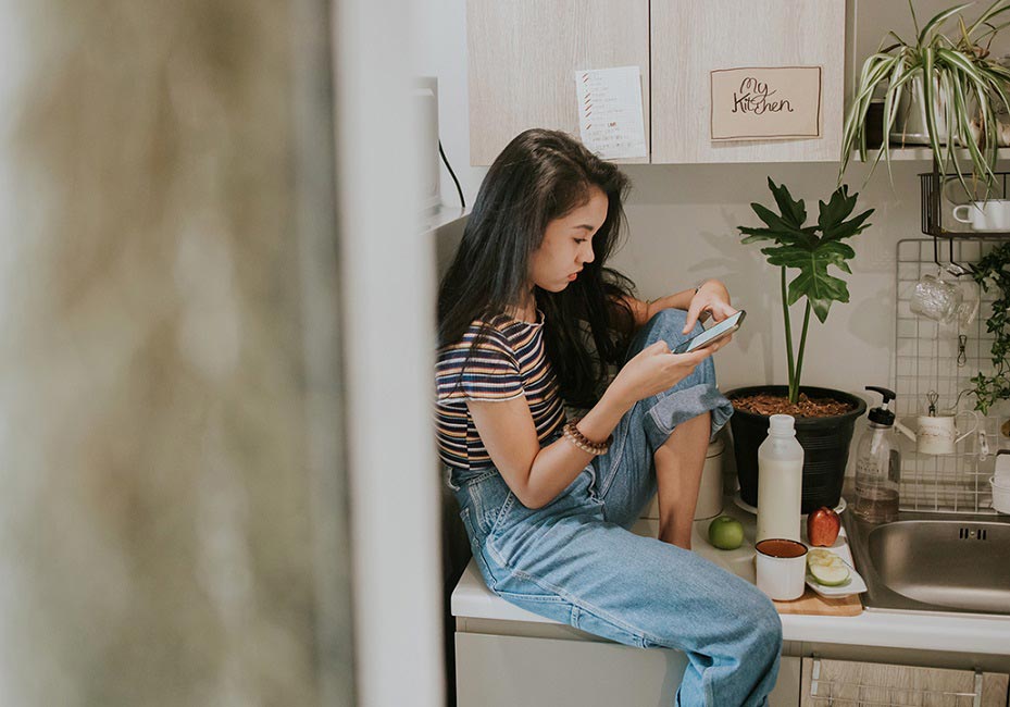 ¿Qué es el Doomscrolling y cómo combatirlo?