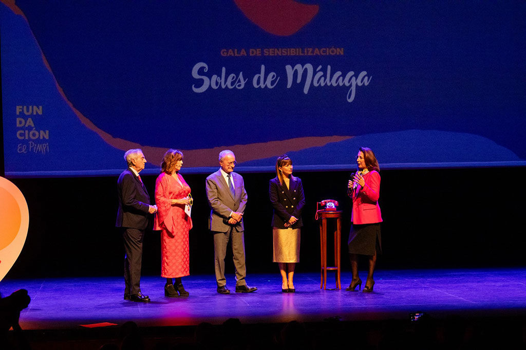 Numerosas autoridades han querido estar presentes para apoyar esta iniciativa