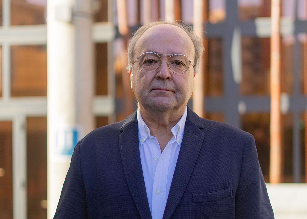 El experto en comunicación social y técnicas de la expresión y el lenguaje de la Fundación Casaverde, Julio García Gómez, propone unas pautas y ofrece unos consejos para sobrevivir a la “fiebre” del verano. en la actual ola de calor, desde la perspectiva de una comunicación en salud eficaz.