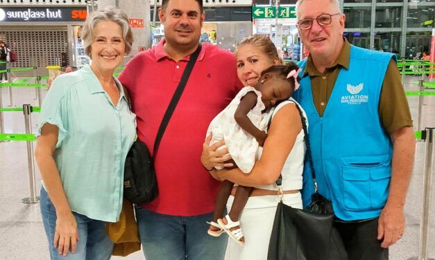 Dina regresa a Togo tras una exitosa intervención cardíaca en Málaga