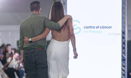 Mujeres contra el cáncer en la Pasarela Larios