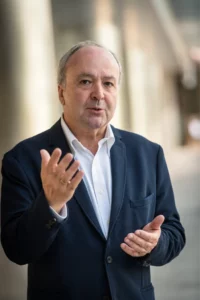 Julio García Gómez, experto en comunicación social emocional y autor del libro “Técnicas de Comunicación Eficaz.