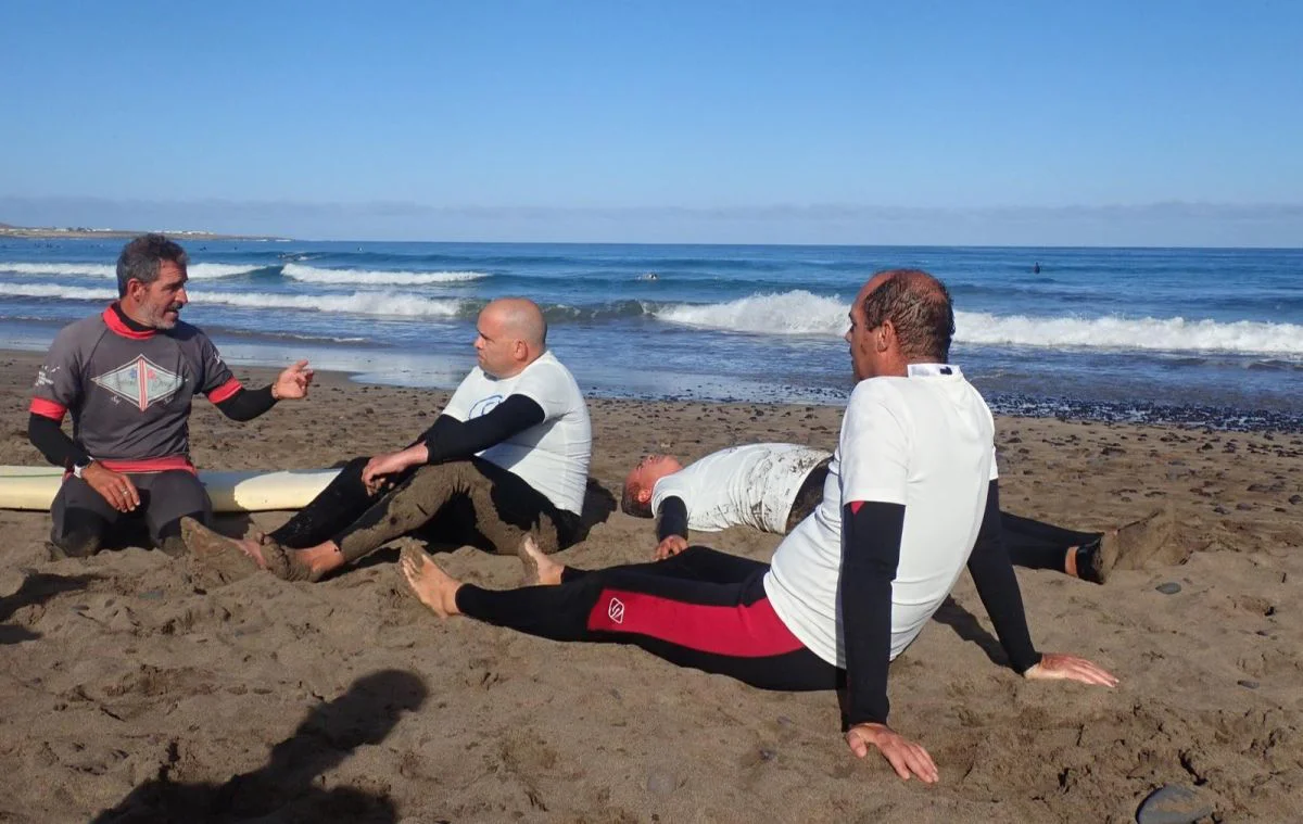 Niccolò Taverna da explicaciones a sus alumnos | Foto cedida por Niccolò Taverna (vía Servimeda)