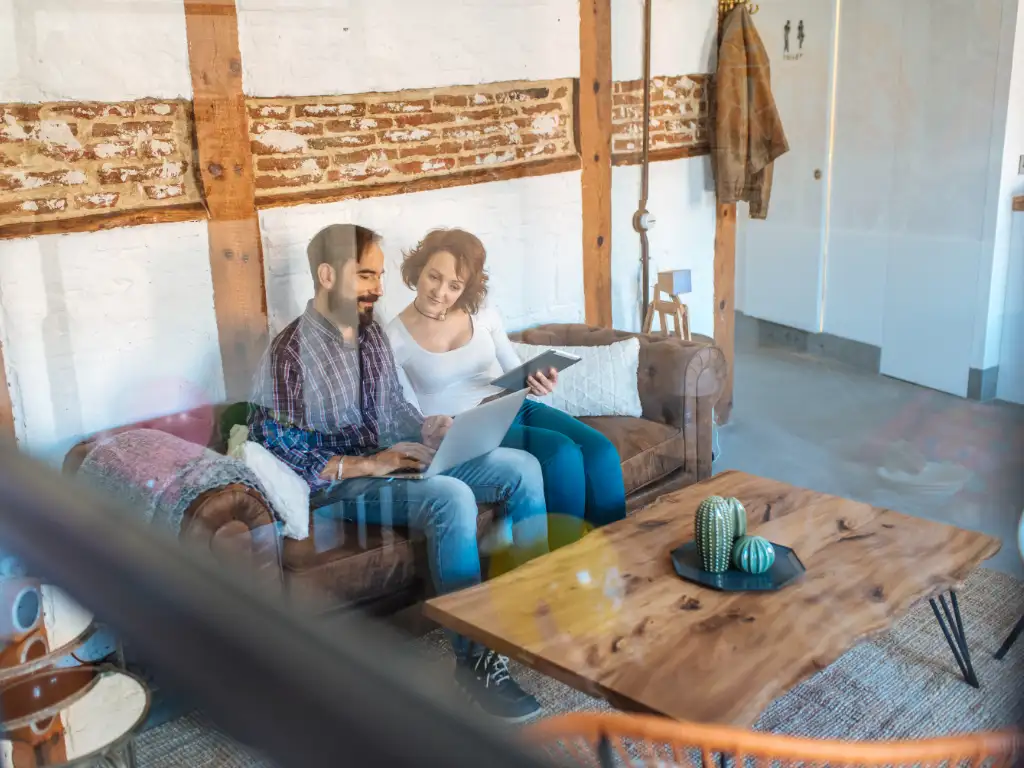 Combatir el sinhogarismo y fomentar la repoblación rural