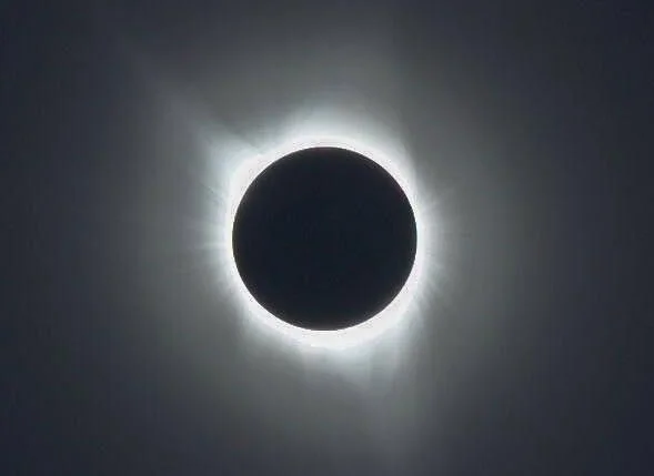 Eclipse total captado por Sánchez con una cámara especial | Foto de Alejandro Sánchez