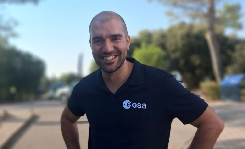El astronauta de la ESA Pablo Álvarez Fernández en Yebes | Foto Servimedia/Eduardo Fdez