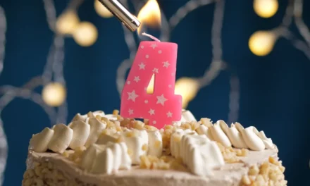Alejandra sopla las velas por primera vez en su cuarto cumpleaños